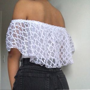 Off shoulders crop top